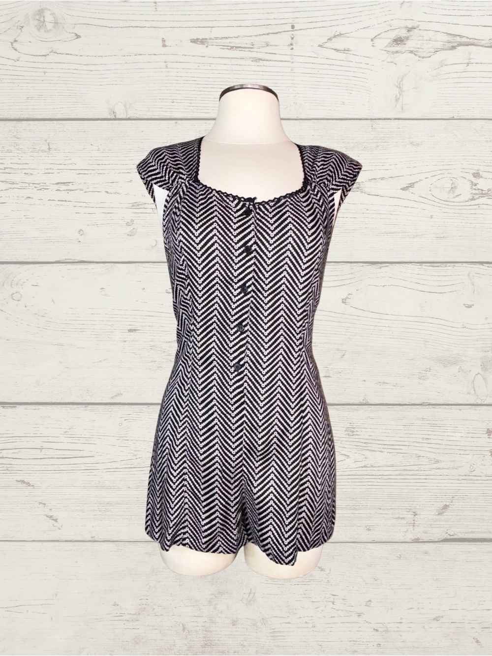 Angie Deadstock Black White Chevron Romper Corset Keyhole Back NWT Sz S Playsuit